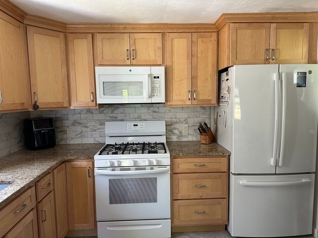 24 Speight Arden, East Longmeadow, MA 01028