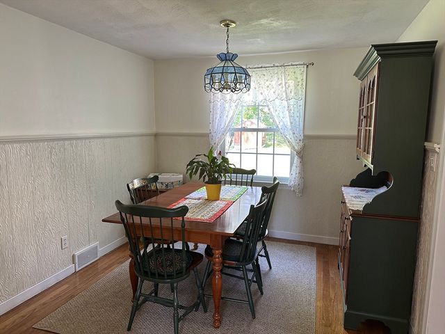 24 Speight Arden, East Longmeadow, MA 01028