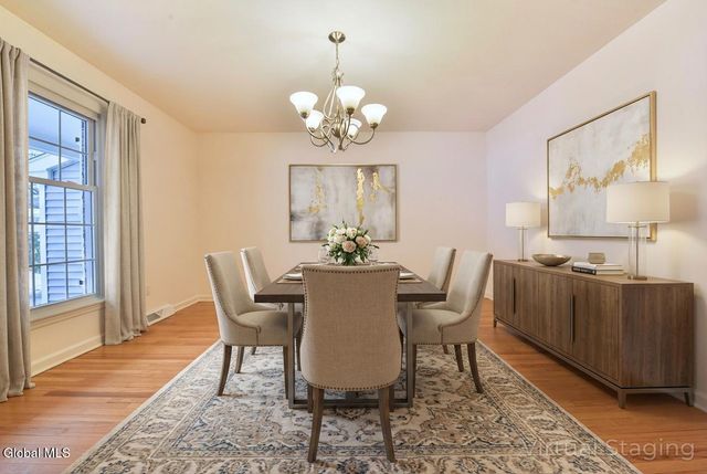 17 Canterbury Road, Clifton Park, NY 12065