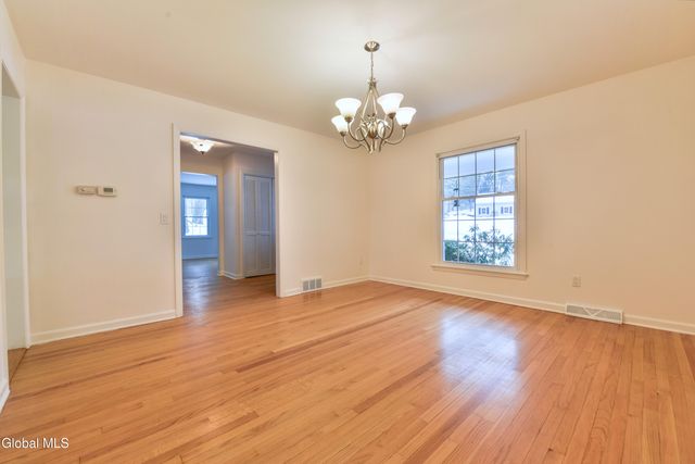 17 Canterbury Road, Clifton Park, NY 12065