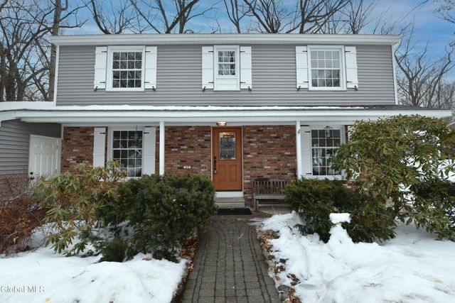 17 Canterbury Road, Clifton Park, NY 12065