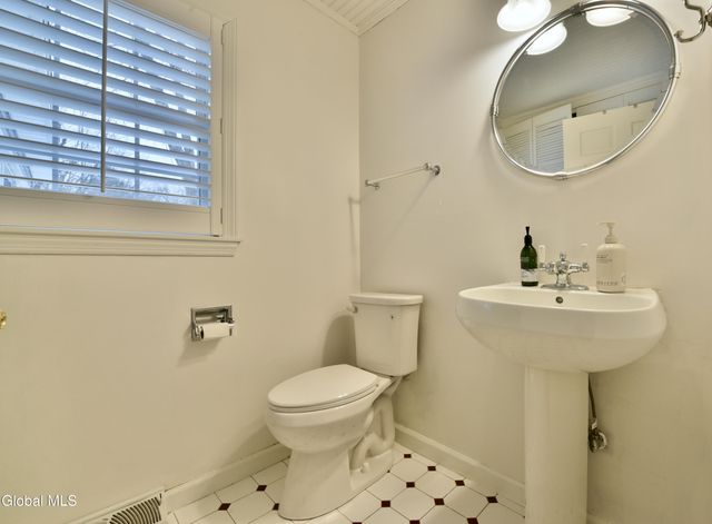 17 Canterbury Road, Clifton Park, NY 12065