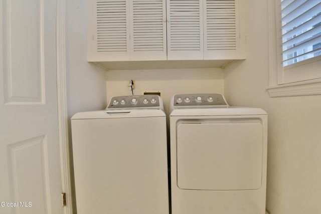 17 Canterbury Road, Clifton Park, NY 12065