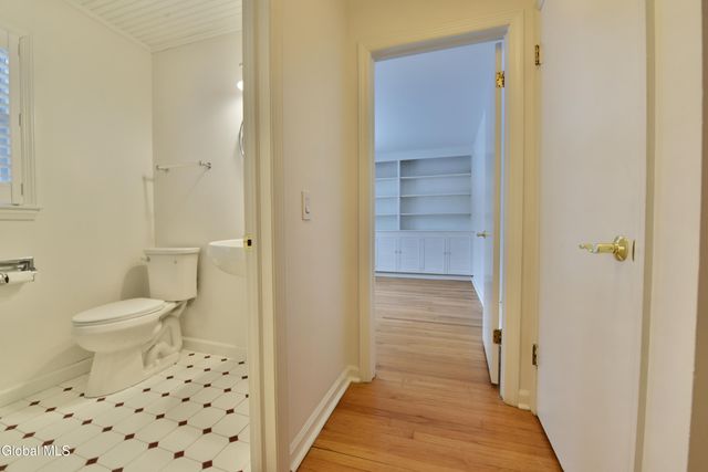 17 Canterbury Road, Clifton Park, NY 12065