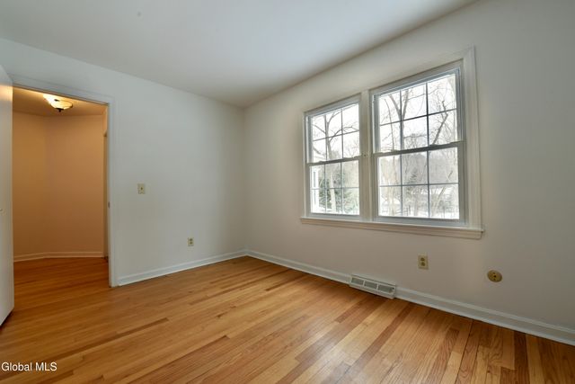 17 Canterbury Road, Clifton Park, NY 12065