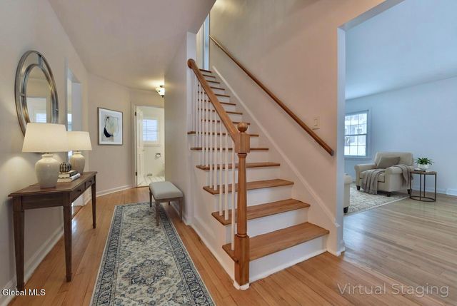 17 Canterbury Road, Clifton Park, NY 12065