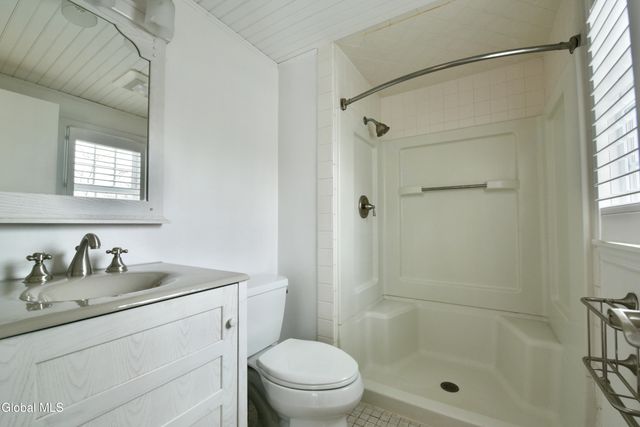 17 Canterbury Road, Clifton Park, NY 12065