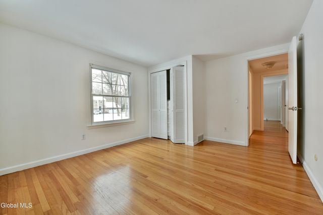 17 Canterbury Road, Clifton Park, NY 12065