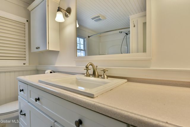 17 Canterbury Road, Clifton Park, NY 12065