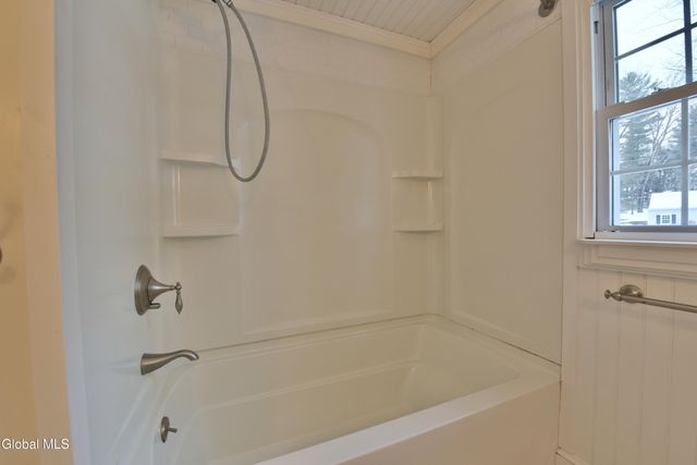 17 Canterbury Road, Clifton Park, NY 12065