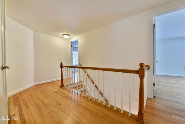 17 Canterbury Road, Clifton Park, NY 12065