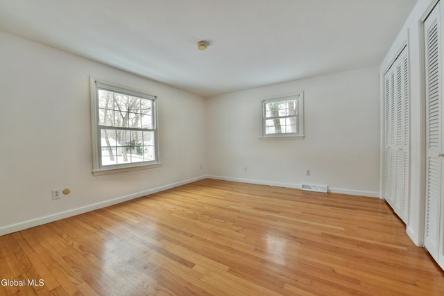 17 Canterbury Road, Clifton Park, NY 12065