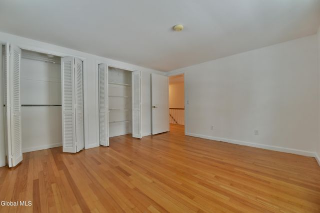 17 Canterbury Road, Clifton Park, NY 12065