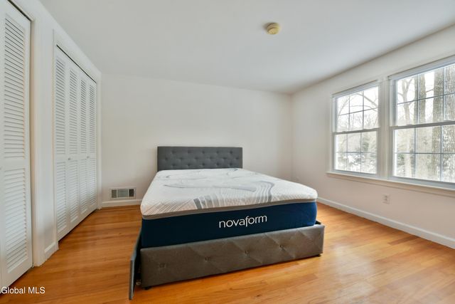 17 Canterbury Road, Clifton Park, NY 12065