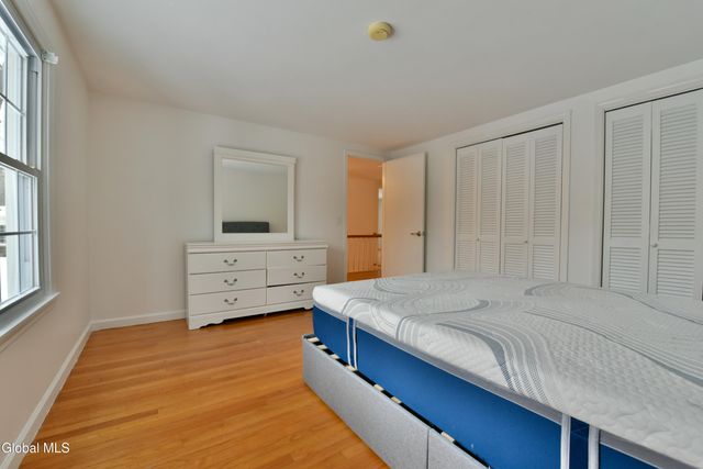 17 Canterbury Road, Clifton Park, NY 12065