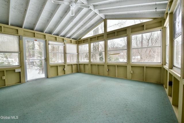 17 Canterbury Road, Clifton Park, NY 12065