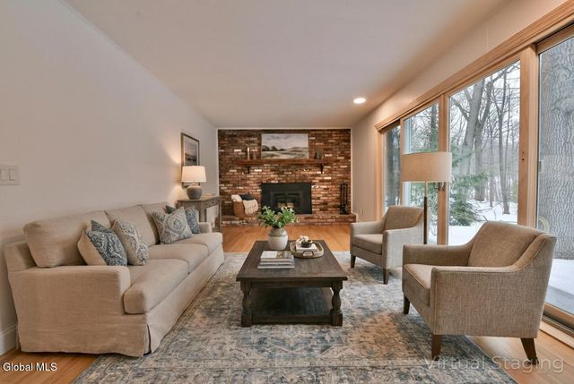 17 Canterbury Road, Clifton Park, NY 12065