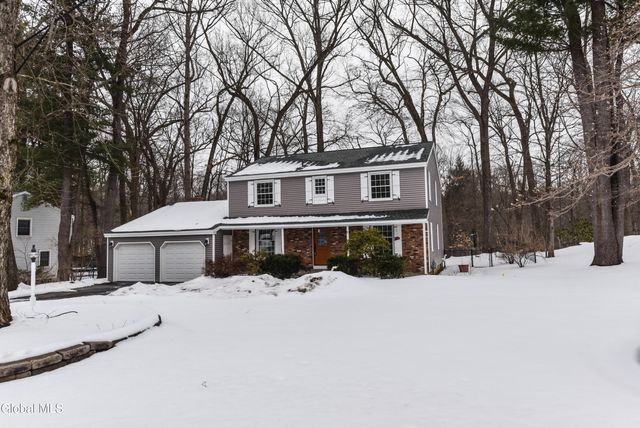 17 Canterbury Road, Clifton Park, NY 12065