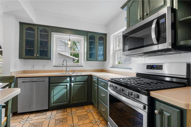 717 19TH AVENUE N, St Petersburg, FL 33704