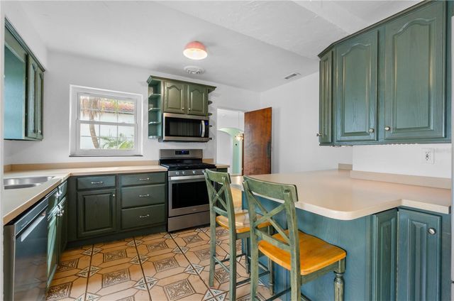 717 19TH AVENUE N, St Petersburg, FL 33704