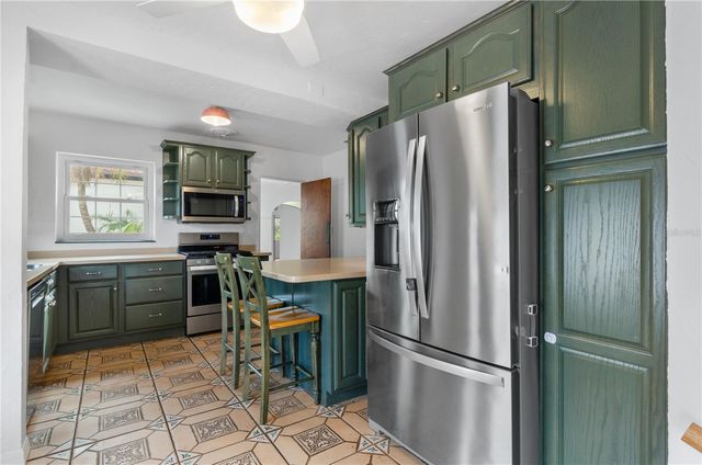 717 19TH AVENUE N, St Petersburg, FL 33704