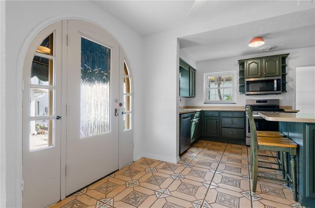 717 19TH AVENUE N, St Petersburg, FL 33704