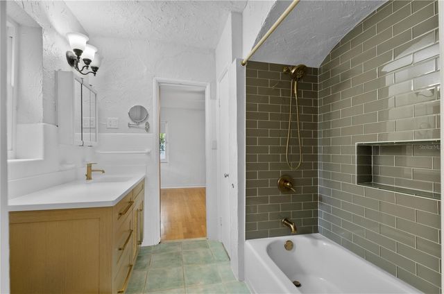 717 19TH AVENUE N, St Petersburg, FL 33704