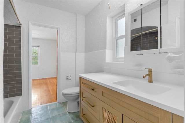 717 19TH AVENUE N, St Petersburg, FL 33704