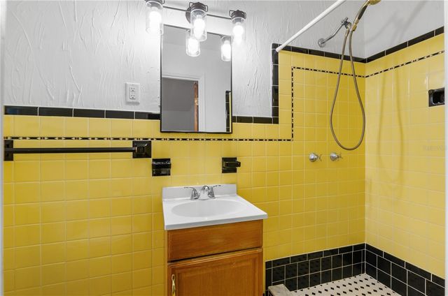 717 19TH AVENUE N, St Petersburg, FL 33704