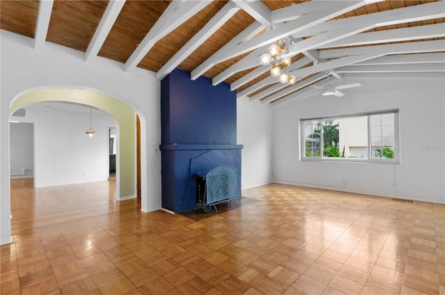 717 19TH AVENUE N, St Petersburg, FL 33704