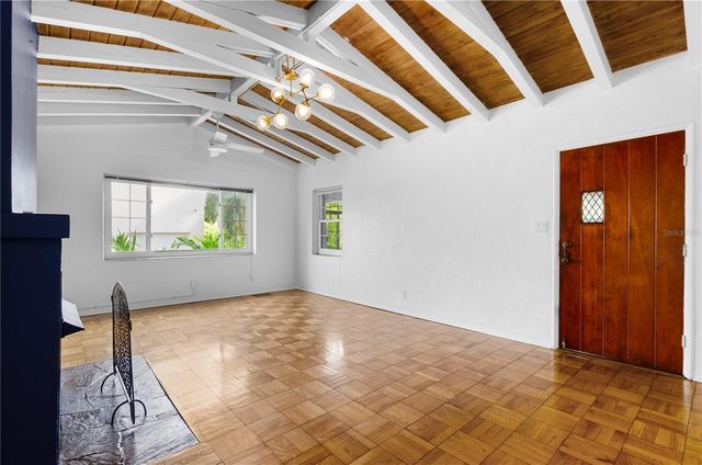 717 19TH AVENUE N, St Petersburg, FL 33704