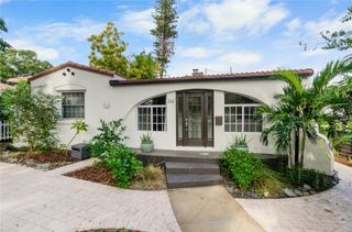 717 19TH AVENUE N, St Petersburg, FL 33704