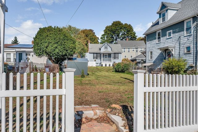 2 Ingalls St, Woburn, MA 01801