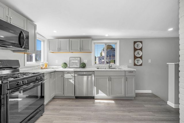 2 Ingalls St, Woburn, MA 01801