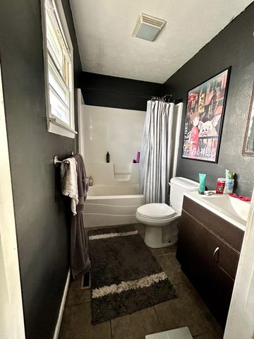 1917 E Smith Street, Springfield, MO 65803