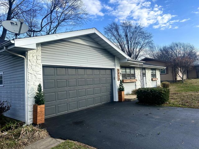 1917 E Smith Street, Springfield, MO 65803