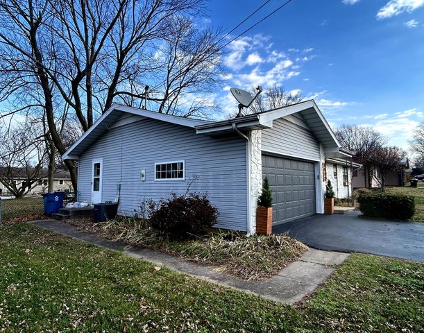 1917 E Smith Street, Springfield, MO 65803
