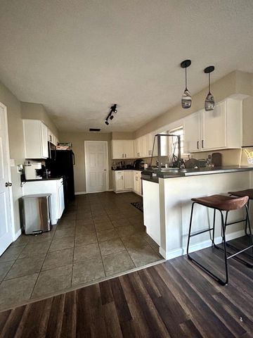 1917 E Smith Street, Springfield, MO 65803