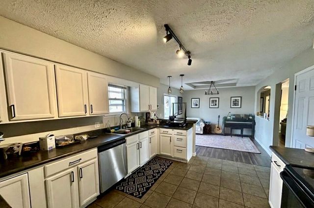 1917 E Smith Street, Springfield, MO 65803