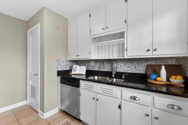 5048 CANTERBURY Street, Roeland Park, KS 66205