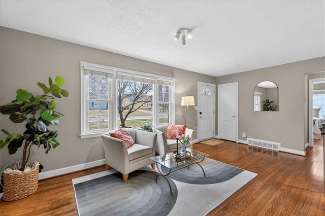 5048 CANTERBURY Street, Roeland Park, KS 66205