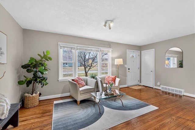 5048 CANTERBURY Street, Roeland Park, KS 66205