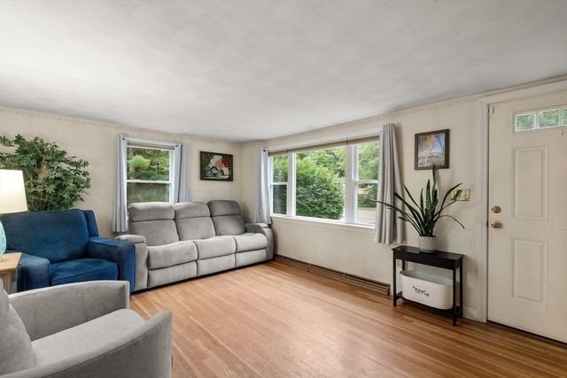 10 Hawthorne St, Kingston, MA 02364