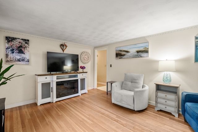 10 Hawthorne St, Kingston, MA 02364