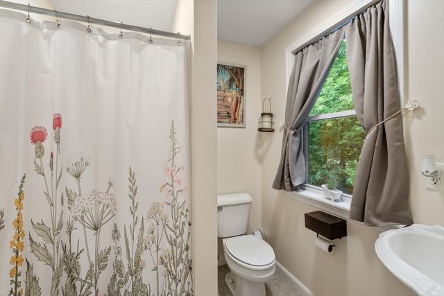10 Hawthorne St, Kingston, MA 02364