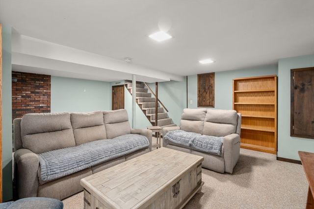 10 Hawthorne St, Kingston, MA 02364