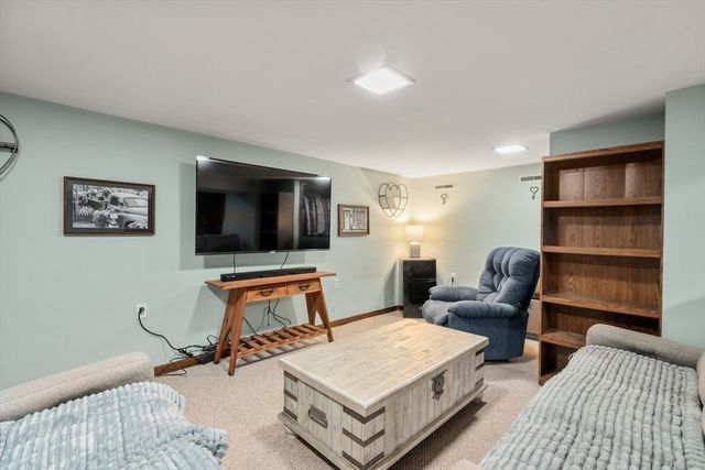 10 Hawthorne St, Kingston, MA 02364