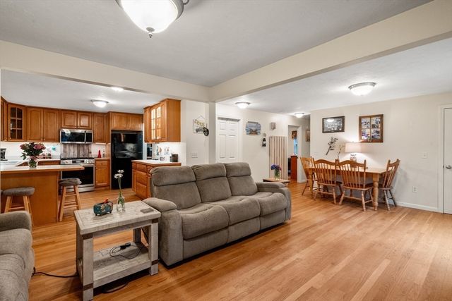 10 Hawthorne St, Kingston, MA 02364