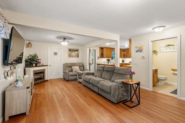 10 Hawthorne St, Kingston, MA 02364