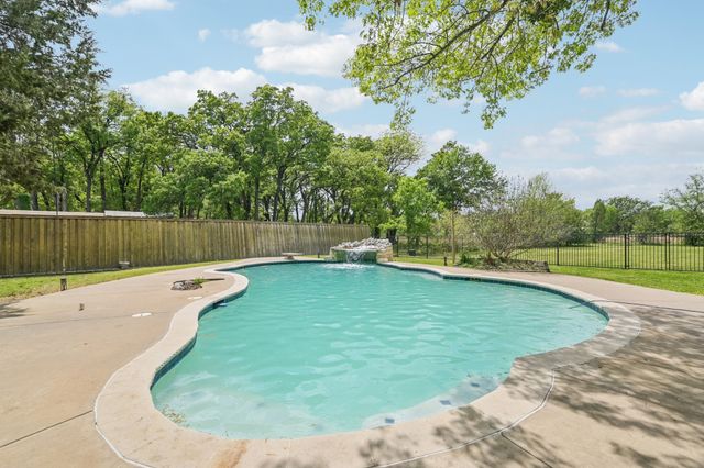 858 County Road 3101, Greenville, TX 75402